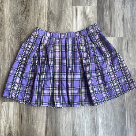 Hot Topic Dresses & Skirts - Hot Topic Purple Plaid Heart Pleated Mini Skirt LG Goth Schoolgirl Alternative
